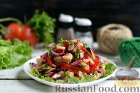 Фото приготовления рецепта: Салат из морепродуктов и овощей - шаг №7