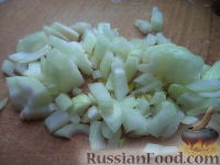 Фото приготовления рецепта: Салат из фасоли с соленым огурцом - шаг №7
