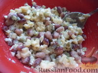 Фото приготовления рецепта: Салат из фасоли с соленым огурцом - шаг №11