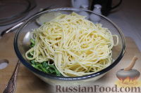 Фото приготовления рецепта: Запеканка из спагетти, со шпинатом и ветчиной - шаг №11
