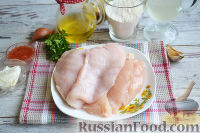 Фото приготовления рецепта: Куриные отбивные в винно-грибном соусе - шаг №5
