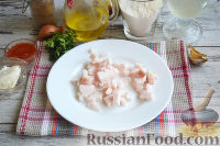 Фото приготовления рецепта: Куриные отбивные в винно-грибном соусе - шаг №10