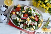 Фото к рецепту: Весенний салат с крапивой и овощами