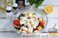 Фото приготовления рецепта: Весенний салат с крапивой и овощами - шаг №6