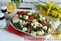 Фото приготовления рецепта: Весенний салат с крапивой и овощами - шаг №8