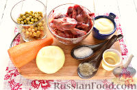 Фото приготовления рецепта: Салат с печенью, горошком, морковью и луком - шаг №1