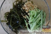 Фото приготовления рецепта: Салат из морской капусты с кунжутом - шаг №5