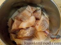 Фото приготовления рецепта: Треска, запеченная с картофелем и овощами - шаг №4