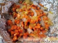Фото приготовления рецепта: Треска, запеченная с картофелем и овощами - шаг №11
