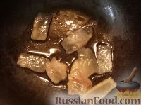 Фото приготовления рецепта: Минтай, тушенный с картофелем - шаг №6