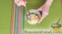Фото приготовления рецепта: Салат с ветчиной и фасолью - шаг №4