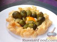 Фото к рецепту: Брюссельская капуста, запеченная с яйцами