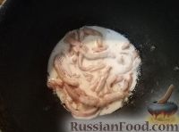 Фото приготовления рецепта: Кальмары со сметаной и зеленью - шаг №6