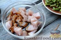 Фото приготовления рецепта: Теплый салат с куриным филе и грибами - шаг №2
