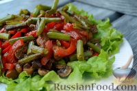 Фото приготовления рецепта: Теплый салат с куриным филе и грибами - шаг №10