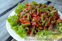 Фото приготовления рецепта: Теплый салат с куриным филе и грибами - шаг №11