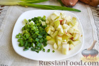 Фото приготовления рецепта: Слоеный салат с семгой и яблоками - шаг №9