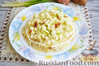 Фото приготовления рецепта: Слоеный салат с семгой и яблоками - шаг №13