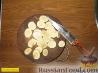 Фото приготовления рецепта: Куриные рулетики с плавленым сыром и зеленью (на сковороде) - шаг №9