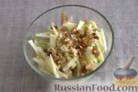 Фото приготовления рецепта: Салат с ревенем и яблоком - шаг №6