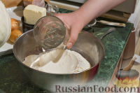 Фото приготовления рецепта: Штрудель с капустой и копченой грудинкой - шаг №2