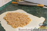 Фото приготовления рецепта: Штрудель с капустой и копченой грудинкой - шаг №13