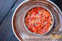 Фото приготовления рецепта: Салат со шпротами и картошкой - шаг №8