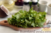 Фото приготовления рецепта: Хрустящий салат с грушей и гранатом - шаг №3