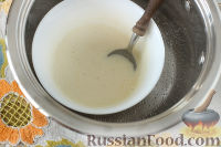 Фото приготовления рецепта: Сметанное желе с медом и черносливом - шаг №6