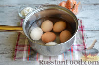 Фото приготовления рецепта: Салат "По-царски" с семгой и креветками - шаг №2