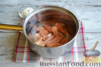 Фото приготовления рецепта: Салат "По-царски" с семгой и креветками - шаг №3