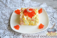 Фото приготовления рецепта: Салат "По-царски" с семгой и креветками - шаг №7