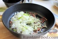 Фото приготовления рецепта: Рис с фасолью и беконом - шаг №11