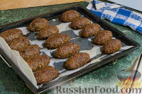 Фото приготовления рецепта: Говяжьи котлеты с булгуром и кедровыми орешками - шаг №16