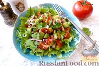 Фото приготовления рецепта: Салат с авокадо, помидорами и морепродуктами - шаг №10