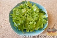 Фото приготовления рецепта: Салат с авокадо, помидорами и морепродуктами - шаг №8