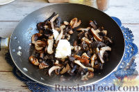 Фото приготовления рецепта: Суп с белыми грибами и сливками - шаг №16