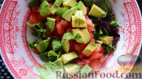 Фото приготовления рецепта: Весенний салат с авокадо и кускусом - шаг №2