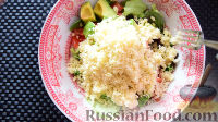 Фото приготовления рецепта: Весенний салат с авокадо и кускусом - шаг №3