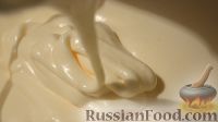 Фото приготовления рецепта: Бисквитный рулет с белково-масляным кремом - шаг №1