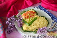 Фото к рецепту: Салат с копченой курицей, кукурузой и сыром