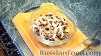 Фото приготовления рецепта: Сырный суп с грибами - шаг №4