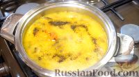 Фото приготовления рецепта: Сырный суп с грибами - шаг №12