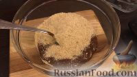 Фото приготовления рецепта: Песочное печенье с малиновой прослойкой и сахарной глазурью - шаг №10