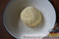 Фото приготовления рецепта: Рулет из скумбрии, фаршированной маринованными огурцами, яйцами и сыром (в духовке) - шаг №17