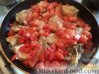Фото приготовления рецепта: Картошка с тушёнкой в томатном соусе - шаг №1