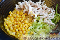 Фото приготовления рецепта: Салат из молодой капусты, кукурузы и куриного филе - шаг №7