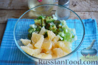 Фото приготовления рецепта: Салат с креветками, грейпфрутом и авокадо - шаг №6