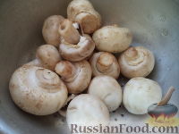 Фото приготовления рецепта: Запеканка из картофеля и шампиньонов, со сливками - шаг №2