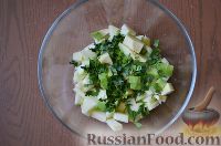 Фото приготовления рецепта: Салат "Витаминный" из киви и авокадо - шаг №6